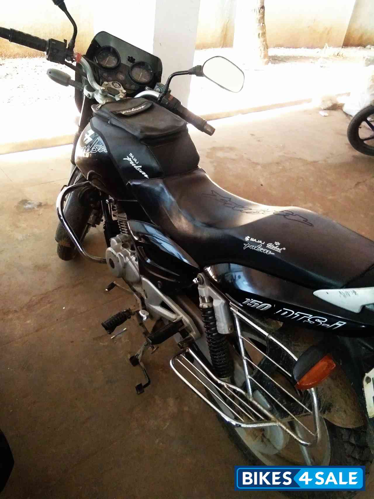 Black Bajaj Pulsar 150 DTSi Black Bajaj Pulsar 150 DTSi