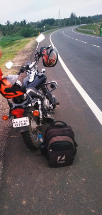 Black Bajaj Avenger 220 DTS-i