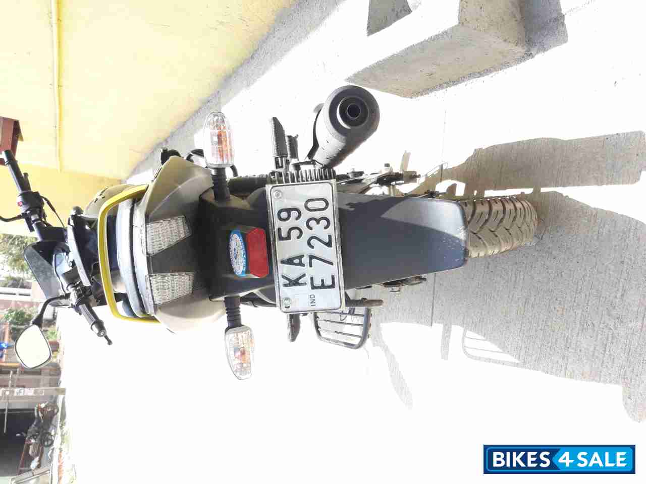 Bajaj Pulsar 150 Neon