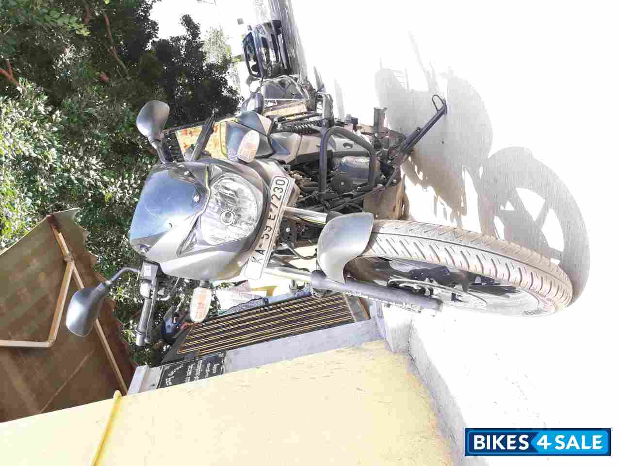 Bajaj Pulsar 150 Neon