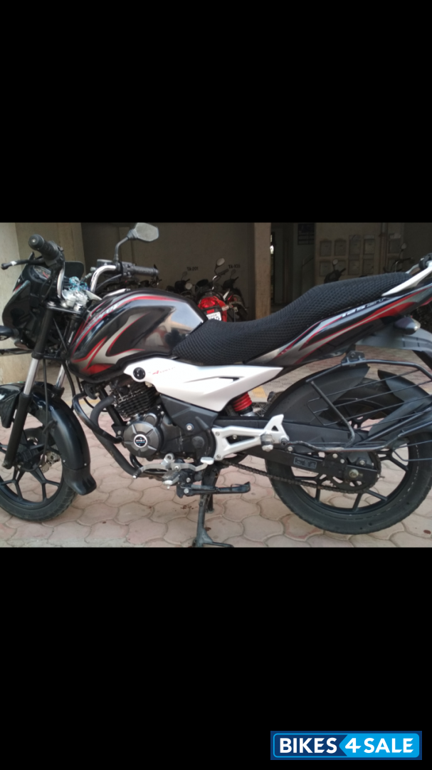 Black Bajaj Discover 125 ST