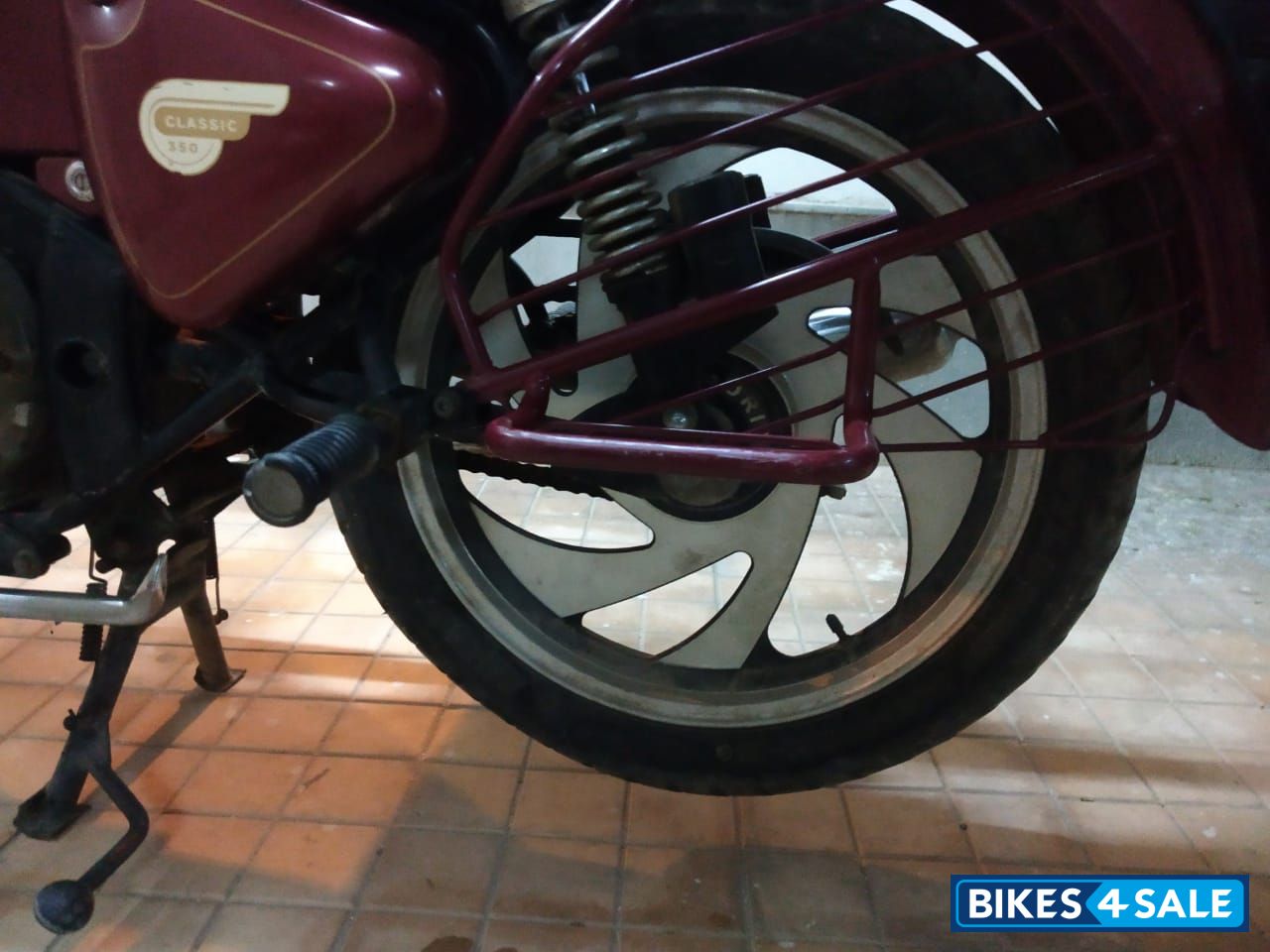 Maroon Royal Enfield Classic 350 Maroon Royal Enfield Classic 350