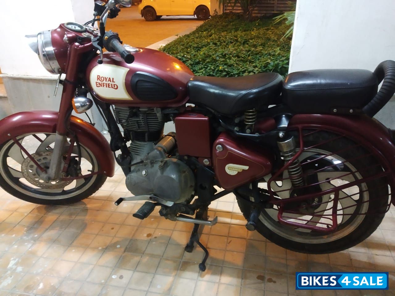 Maroon Royal Enfield Classic 350 Maroon Royal Enfield Classic 350