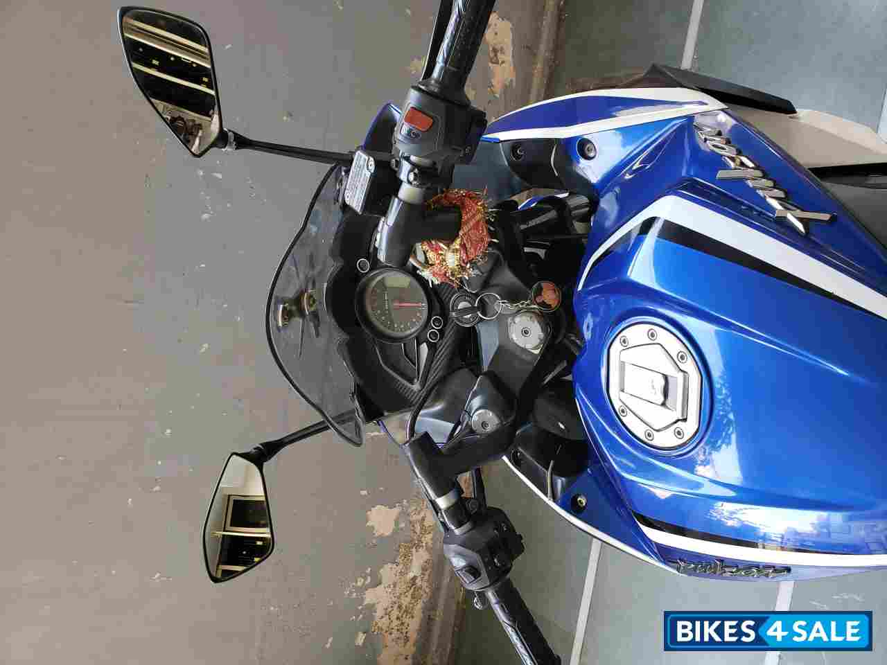 Bajaj Pulsar RS 200 ABS