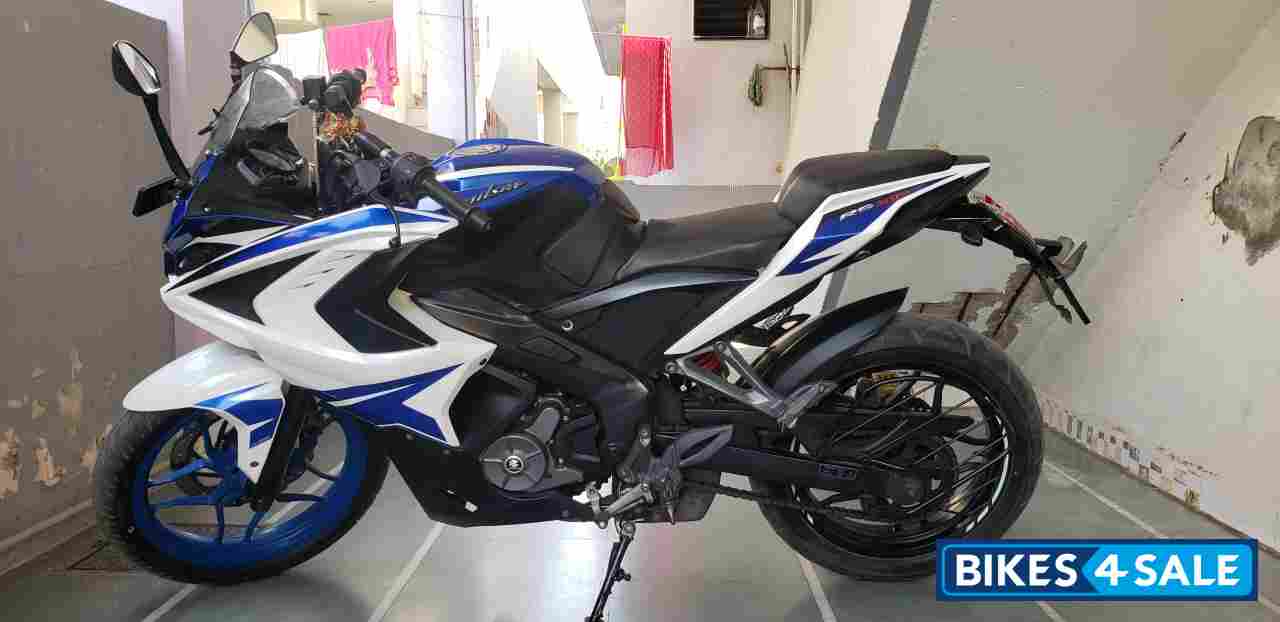 Bajaj Pulsar RS 200 ABS