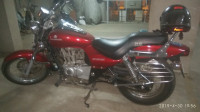 Red Bajaj Avenger 220 DTS-i