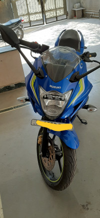 Blue Suzuki Gixxer SF