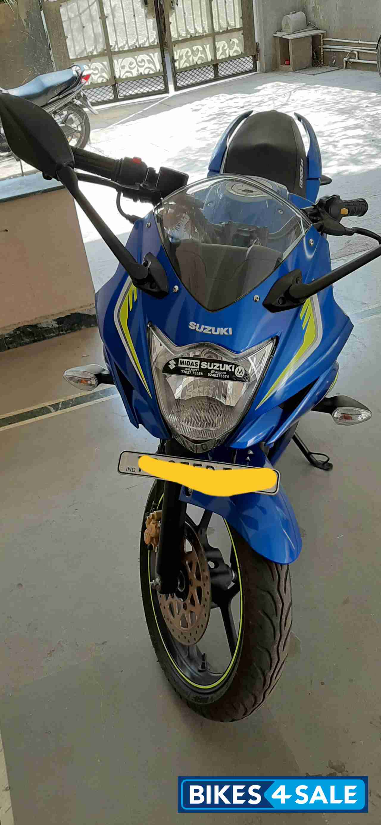Blue Suzuki Gixxer SF