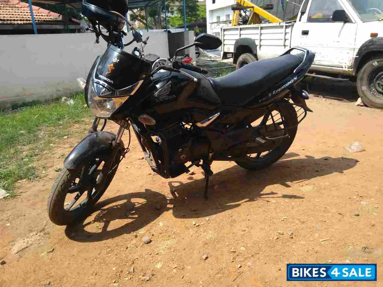 Black Honda CB Unicorn