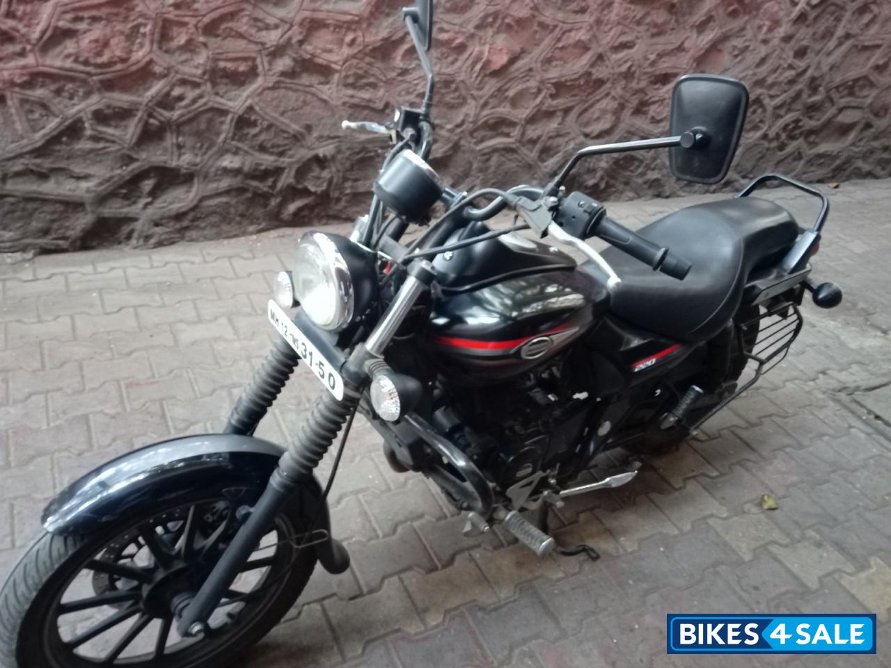 Matte Black Bajaj Avenger Street 220