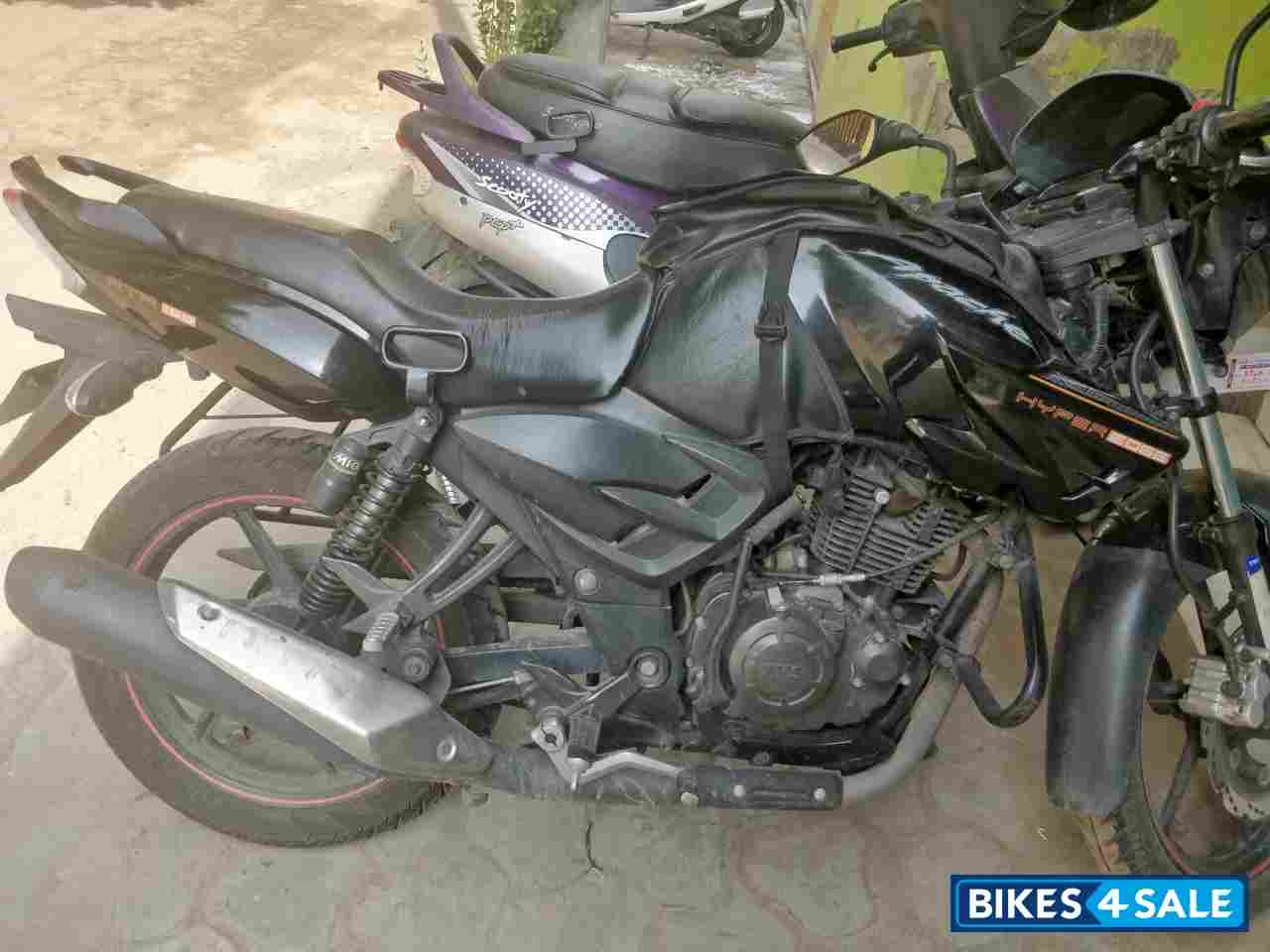 Black TVS Apache RTR 160