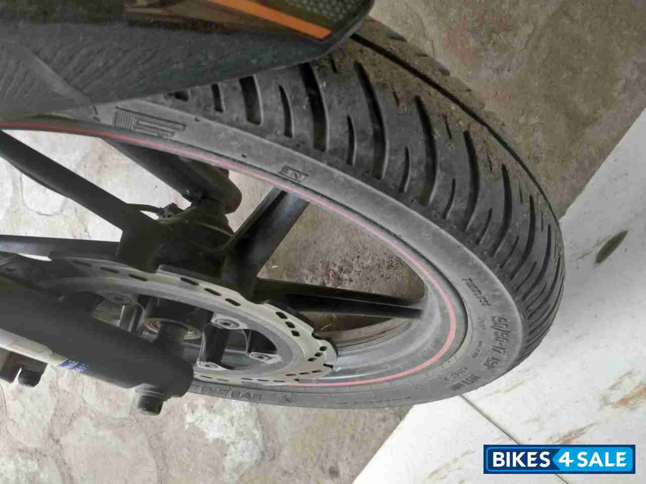 Black TVS Apache RTR 160