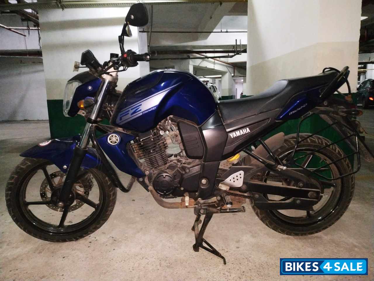 Blue Yamaha FZ16