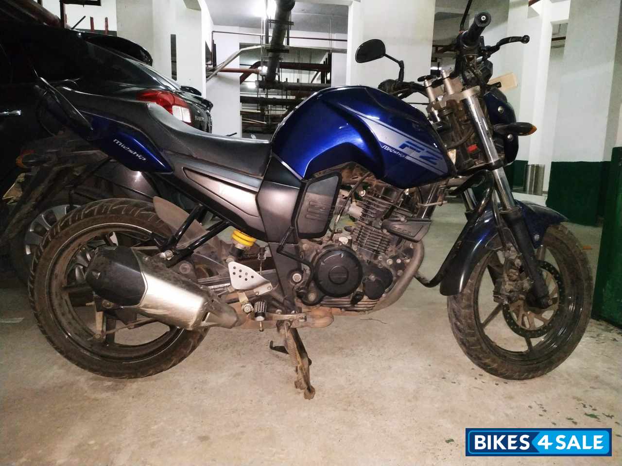 Blue Yamaha FZ16