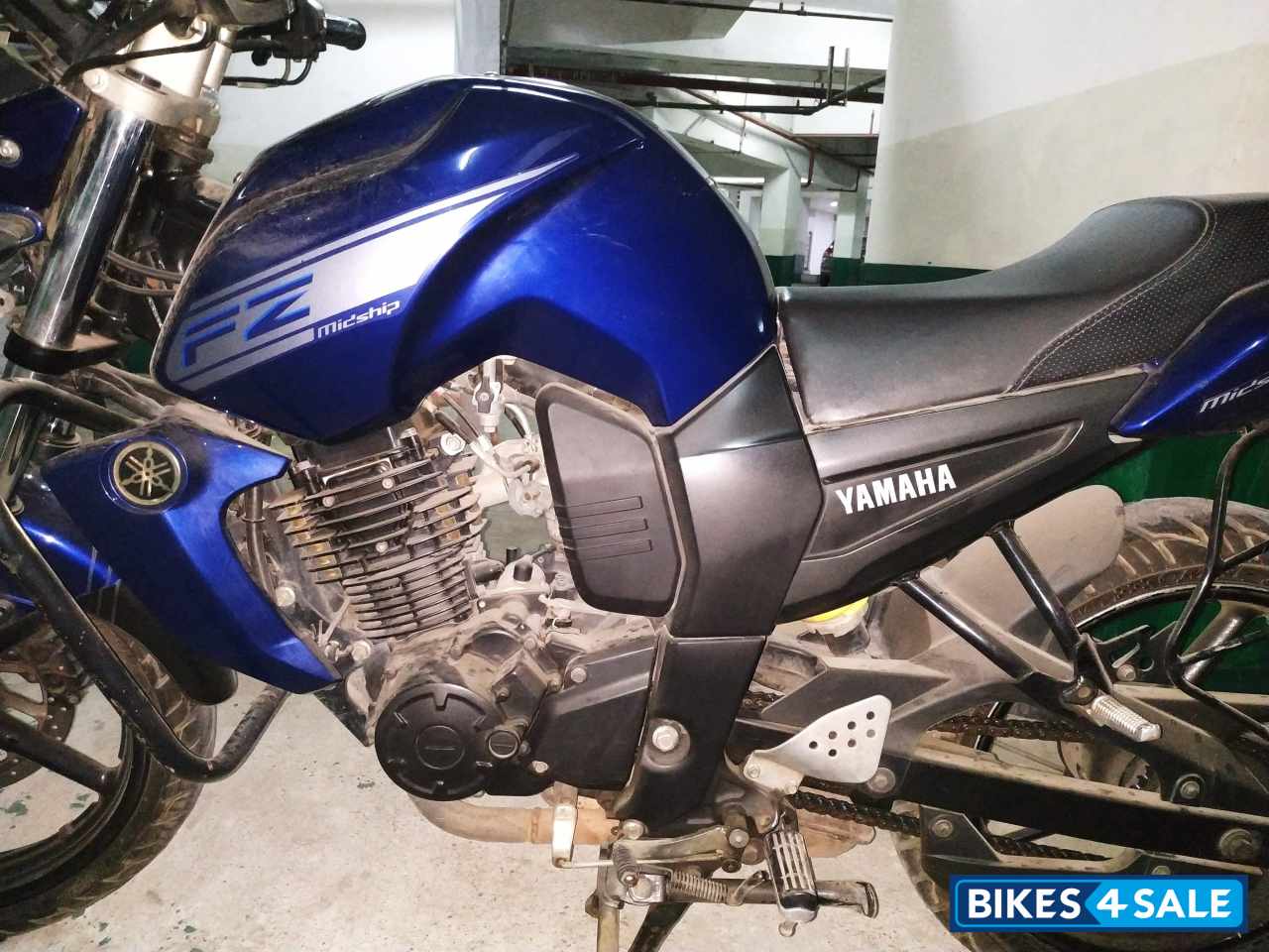 Blue Yamaha FZ16