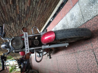 Red Bajaj Avenger Cruise 220