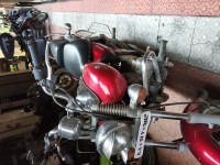 Red Bajaj Avenger Cruise 220