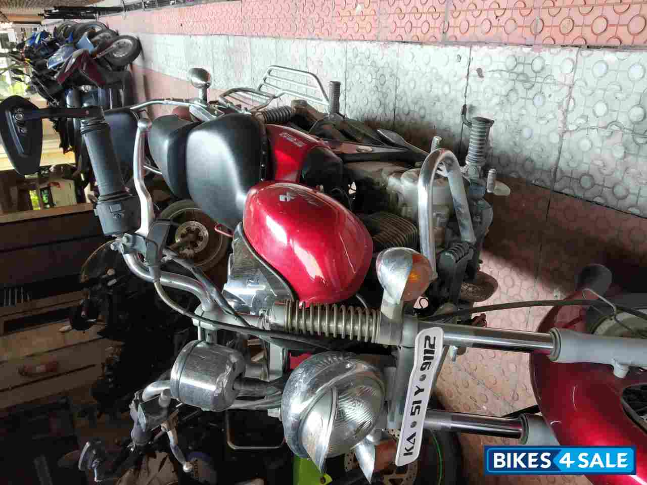 Red Bajaj Avenger Cruise 220