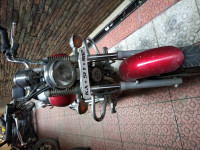 Red Bajaj Avenger Cruise 220