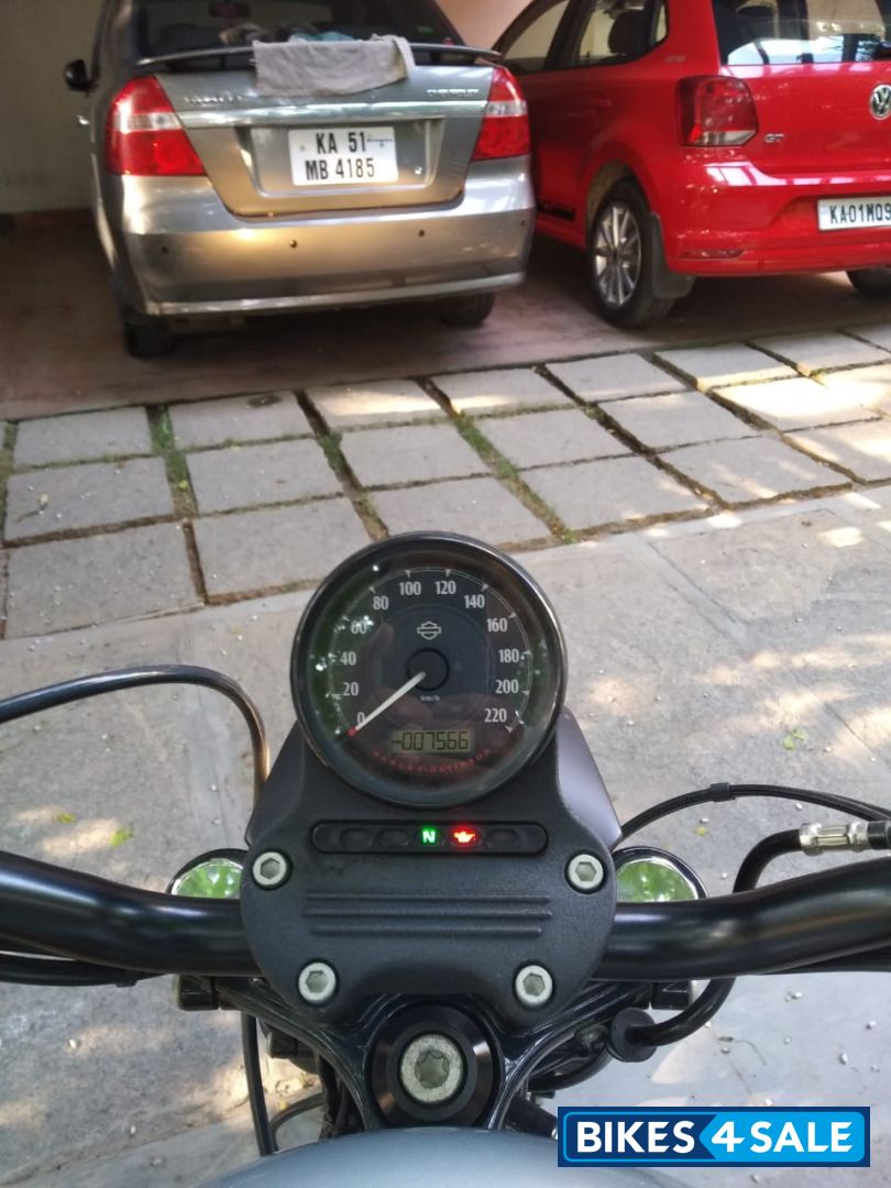 Silver Harley Davidson Iron 883