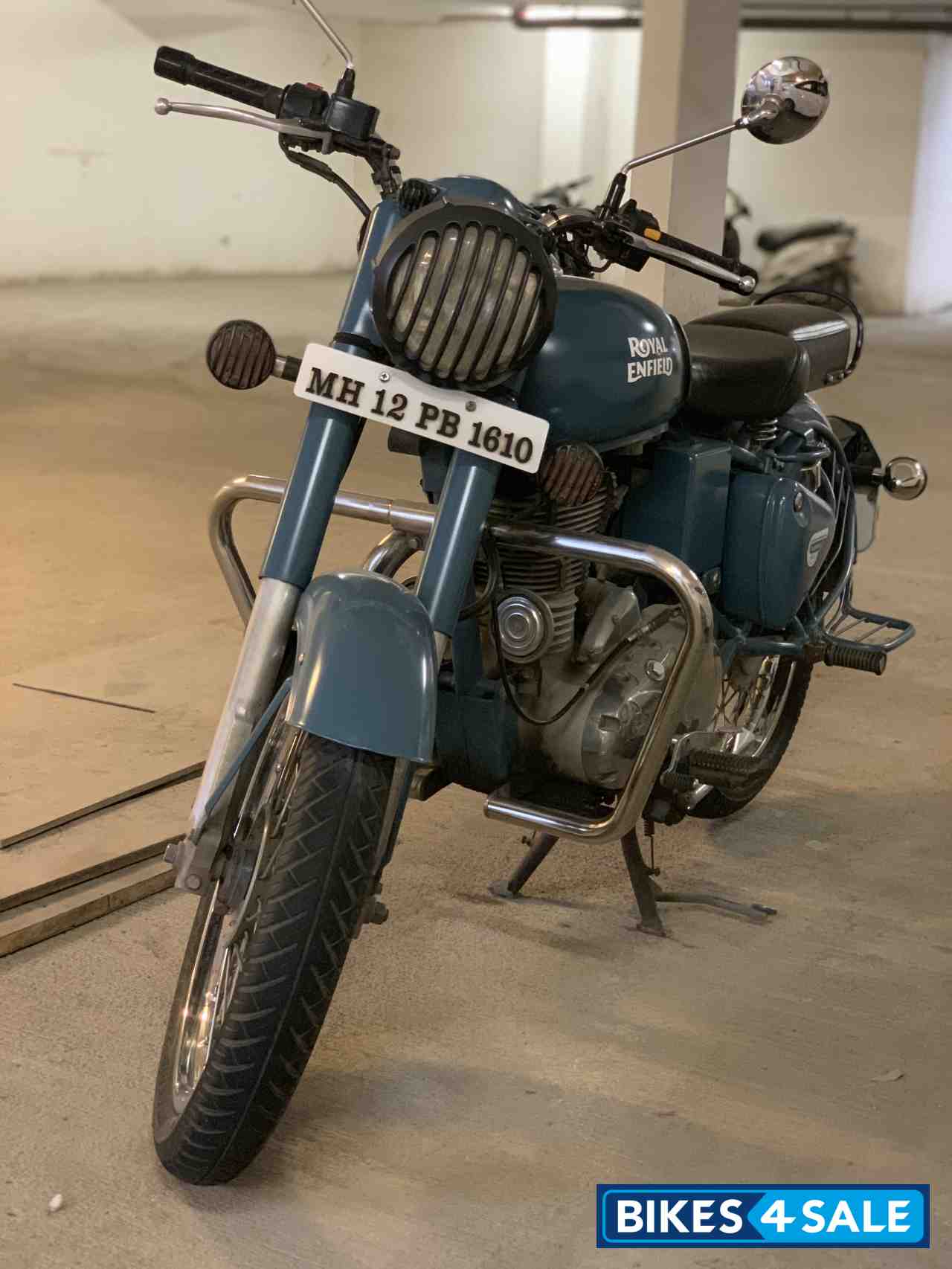 Squadron Blue Royal Enfield Classic 500