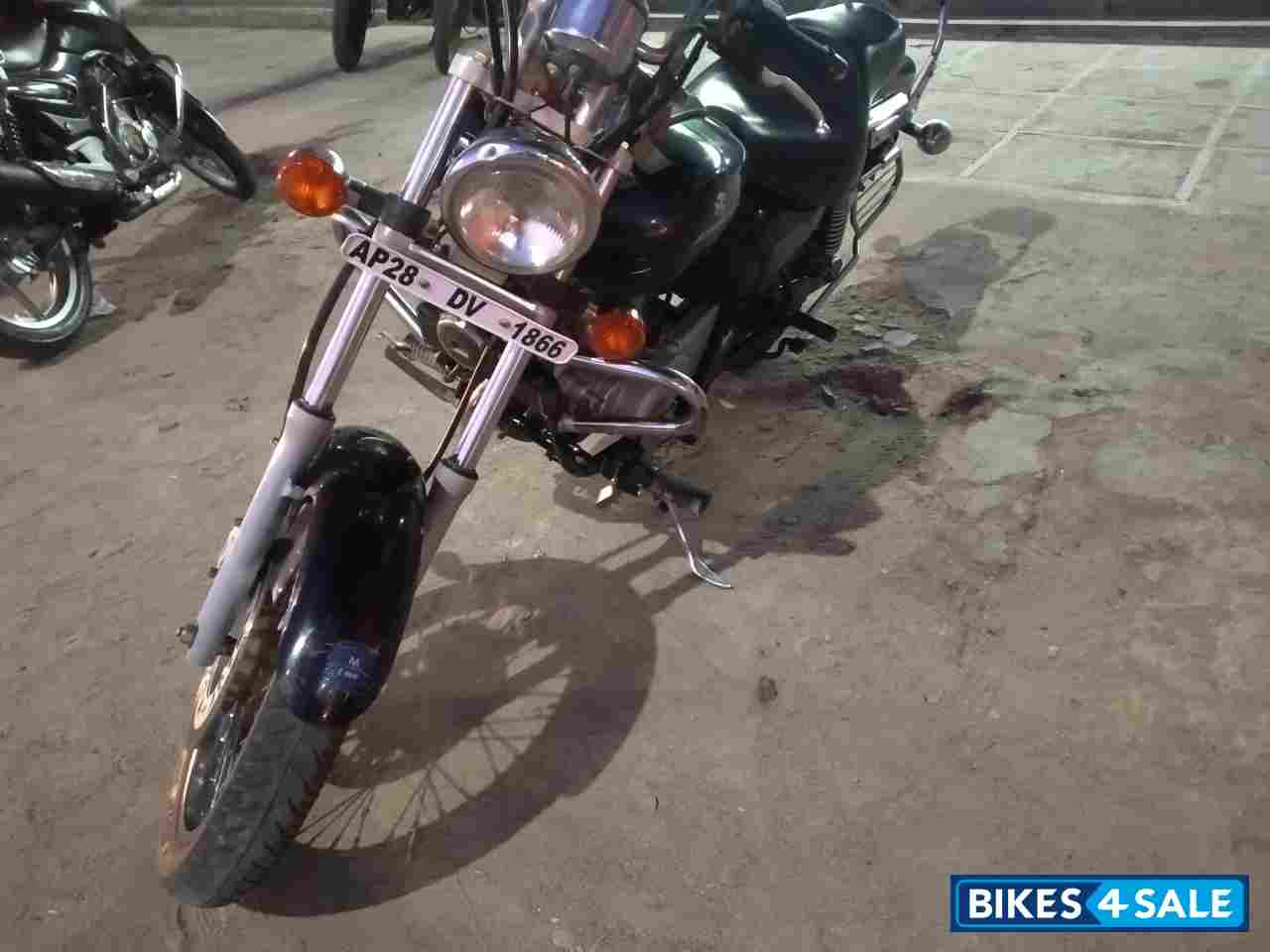 Bajaj Avenger 220 DTS-i