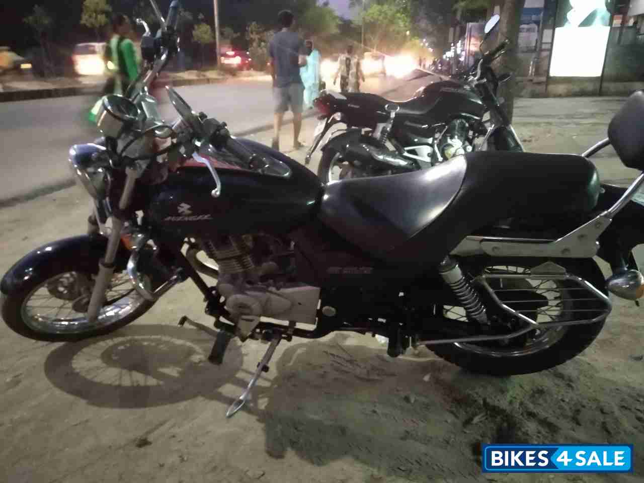 Bajaj Avenger 220 DTS-i