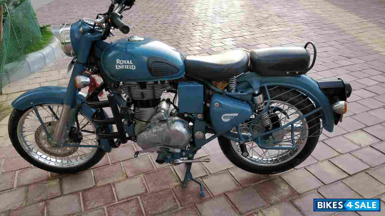 Royal Enfield Classic Squadron Blue Royal Enfield Classic Squadron Blue