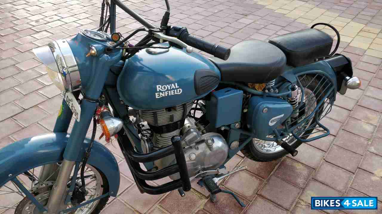 Royal Enfield Classic Squadron Blue Royal Enfield Classic Squadron Blue