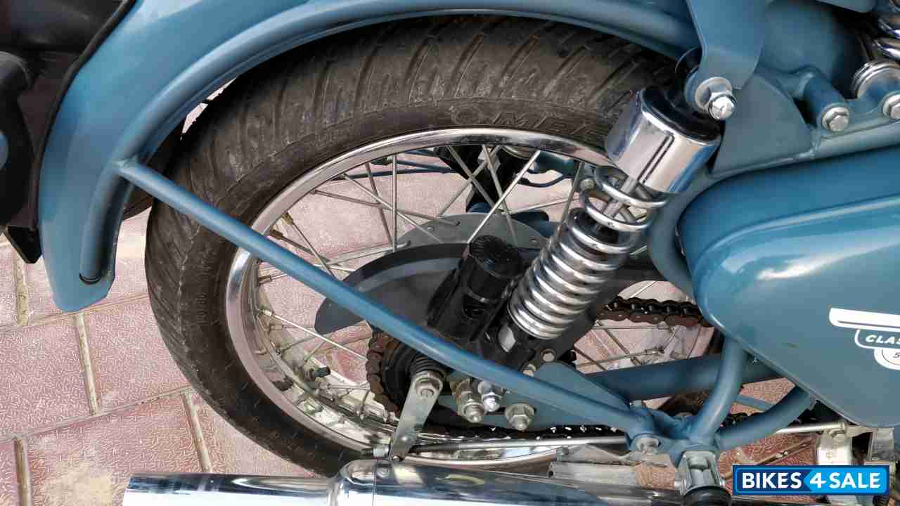 Royal Enfield Classic Squadron Blue Royal Enfield Classic Squadron Blue