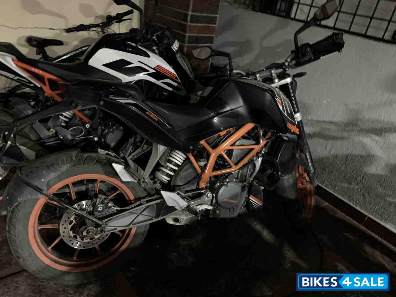 Black KTM Duke 390