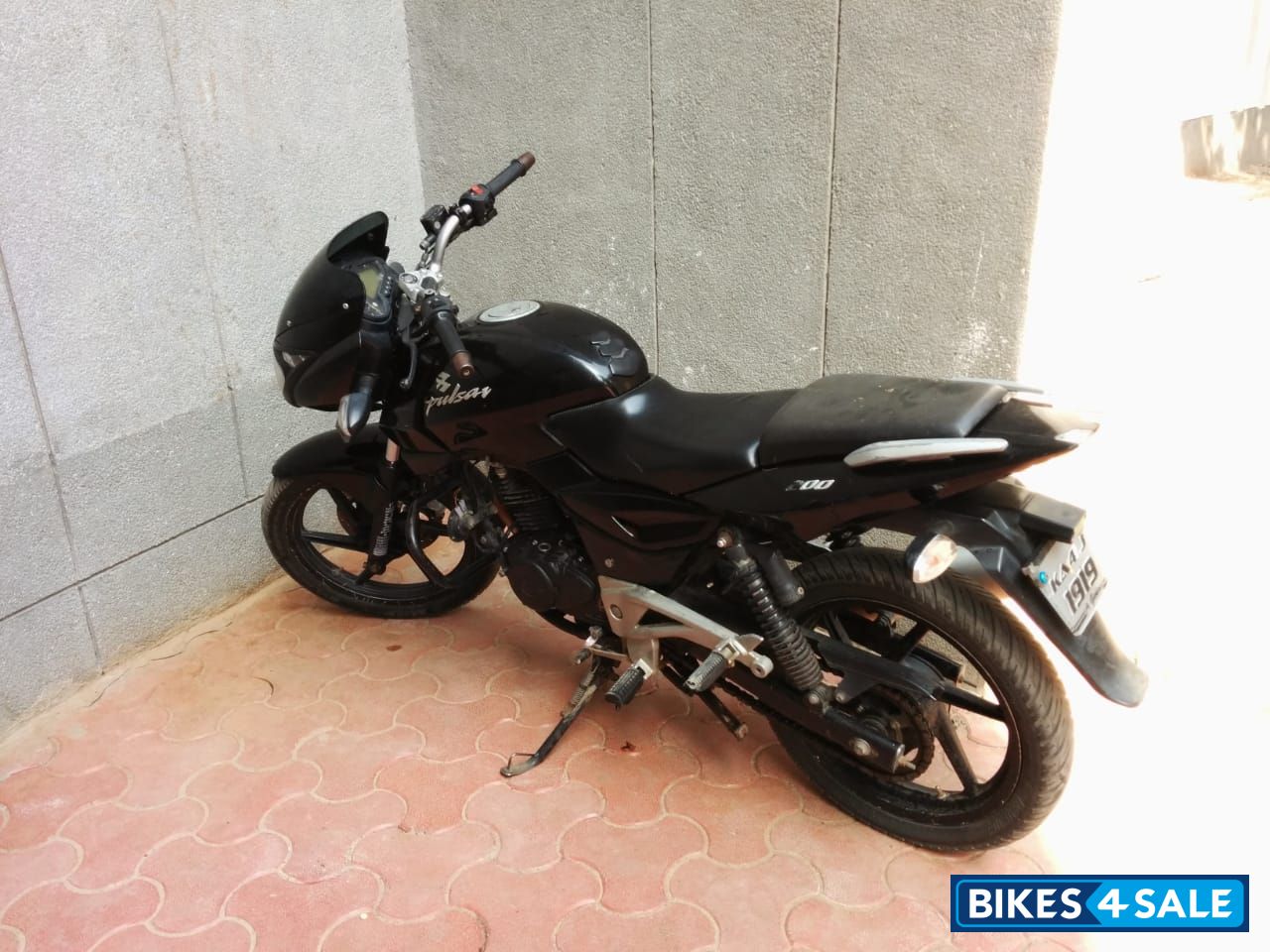 Black Bajaj Pulsar 200 DTSi