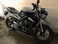 Black Triumph Street Triple RS