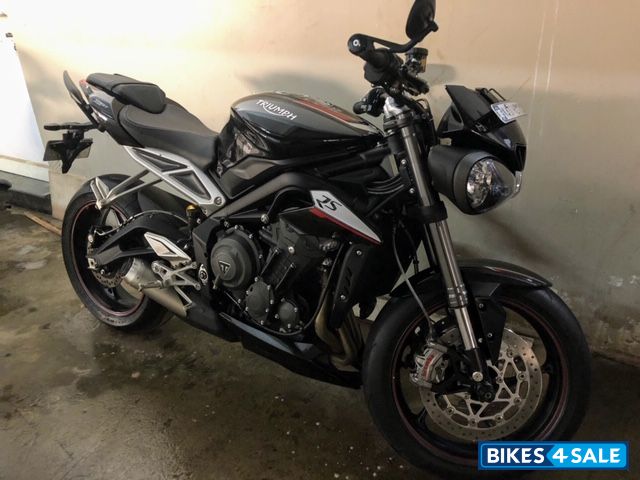 Black Triumph Street Triple RS