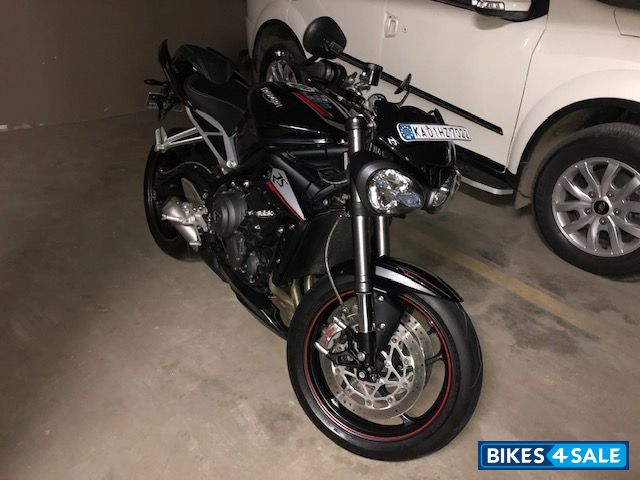 Black Triumph Street Triple RS