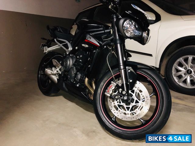 Black Triumph Street Triple RS