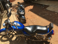 Blue Bajaj Avenger 220 DTS-i