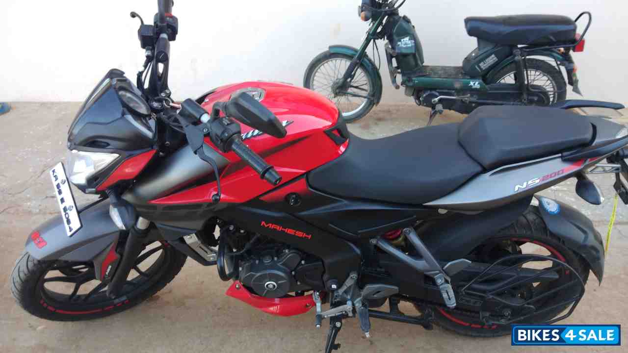 Bajaj Pulsar 200 NS ABS