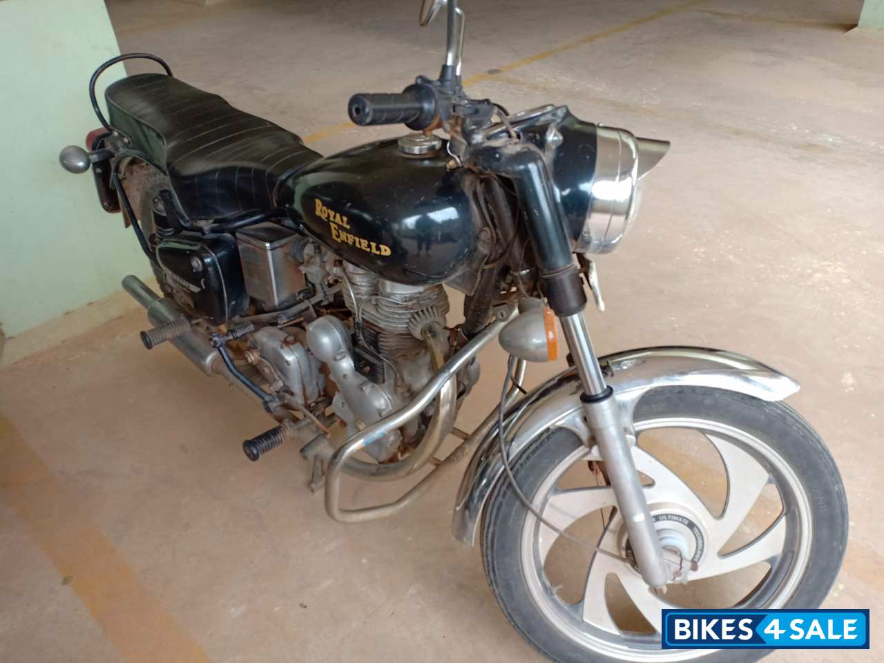 Black Royal Enfield Bullet Standard 350