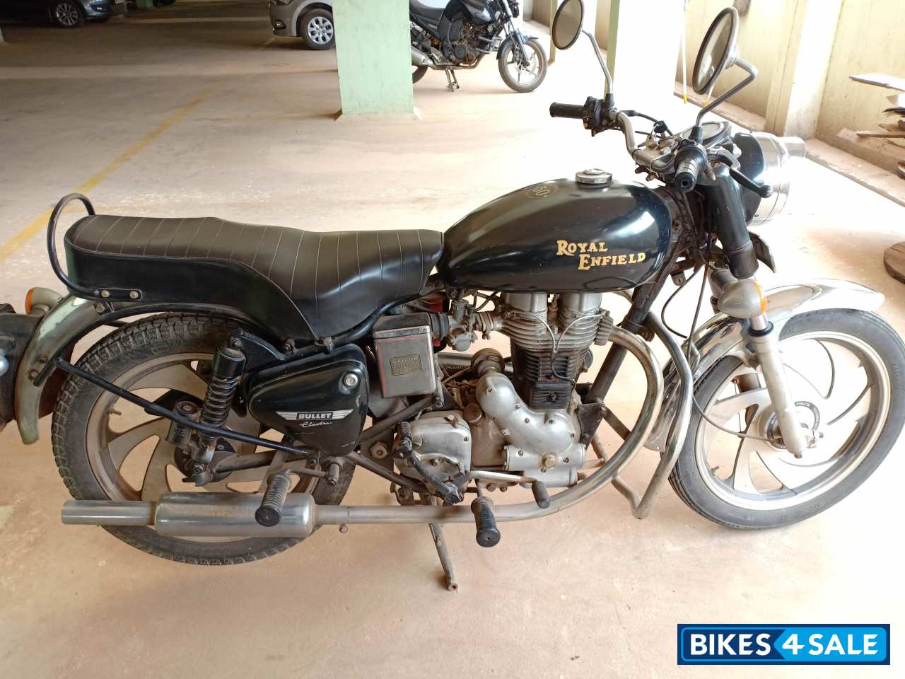 Black Royal Enfield Bullet Standard 350