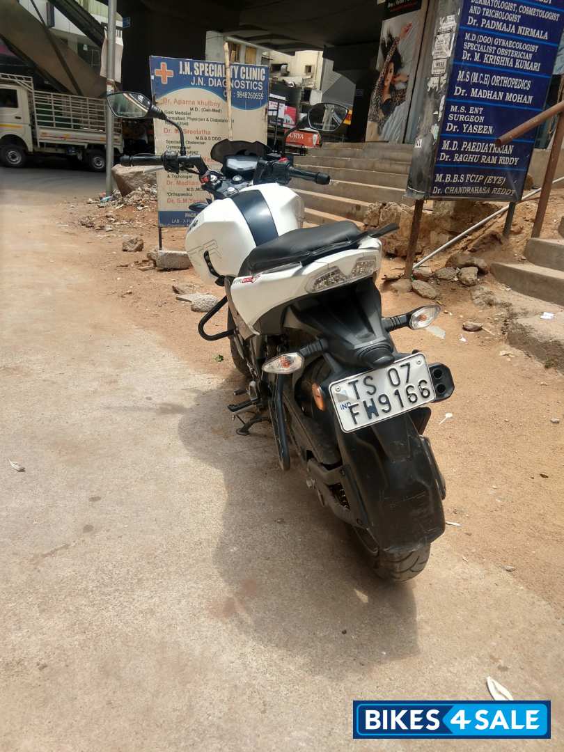 White TVS Apache RTR 200 4V White TVS Apache RTR 200 4V