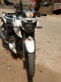 White TVS Apache RTR 200 4V