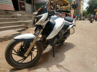 White TVS Apache RTR 200 4V