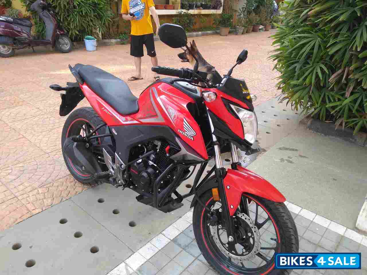 Red Honda CB Hornet 160R