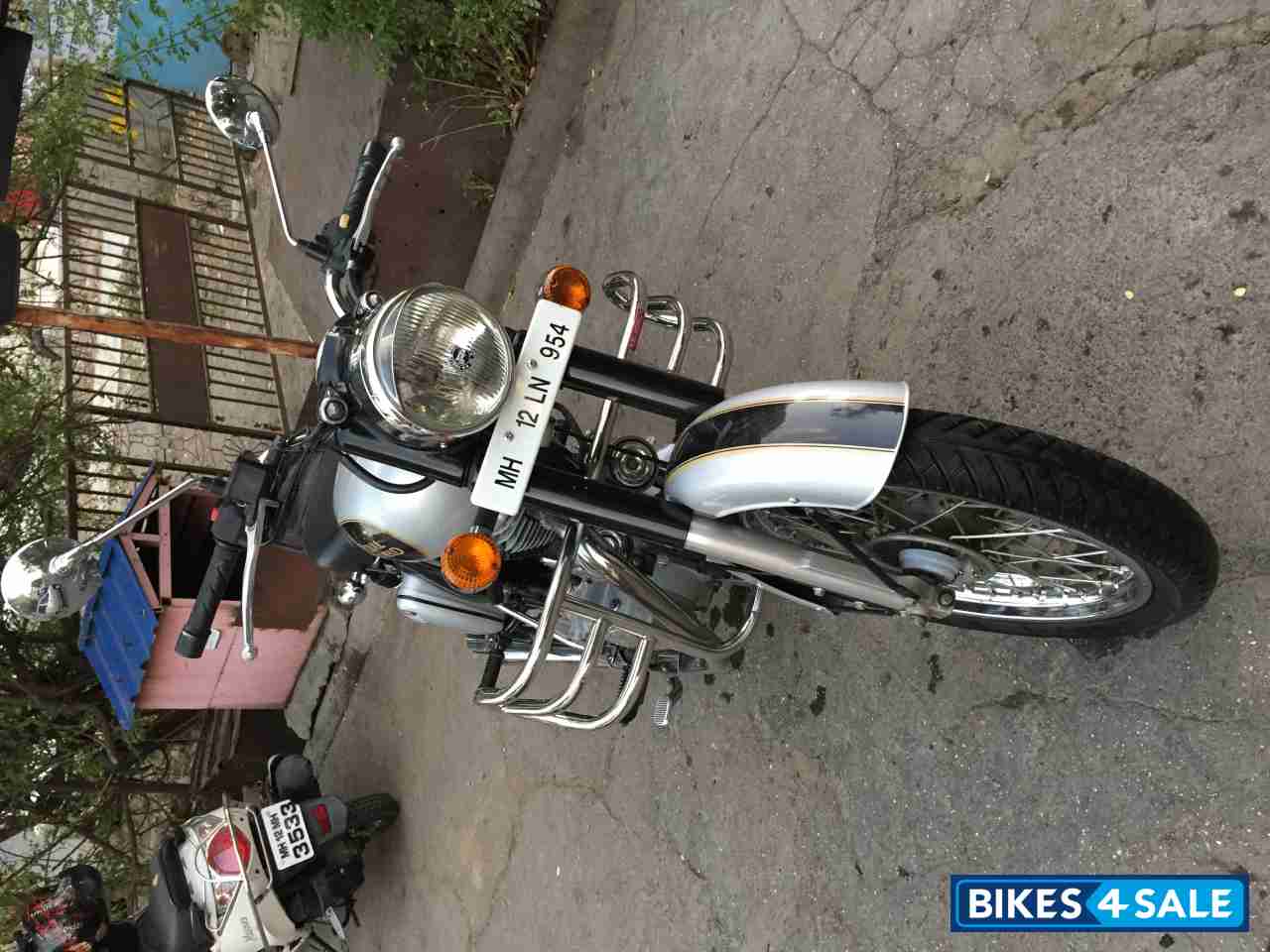 Silver Royal Enfield Classic 500