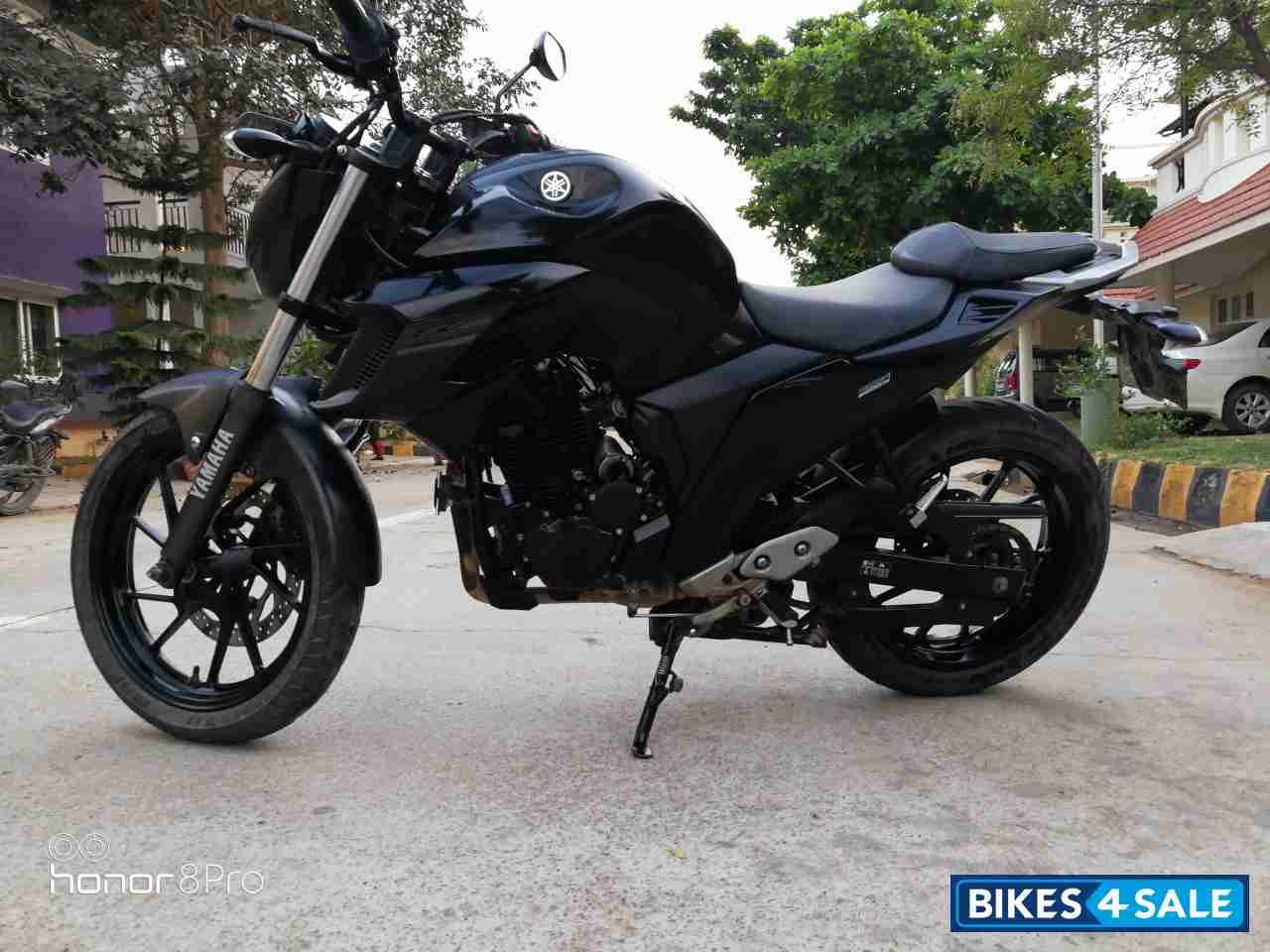 Black Yamaha FZ25
