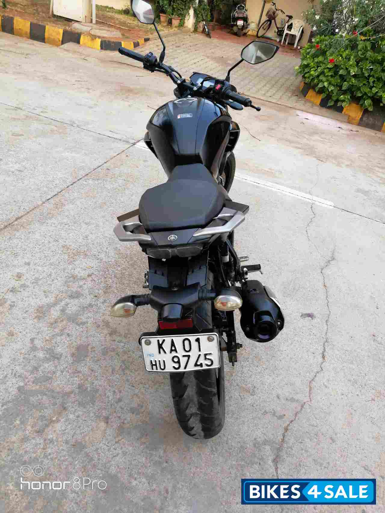 Black Yamaha FZ25