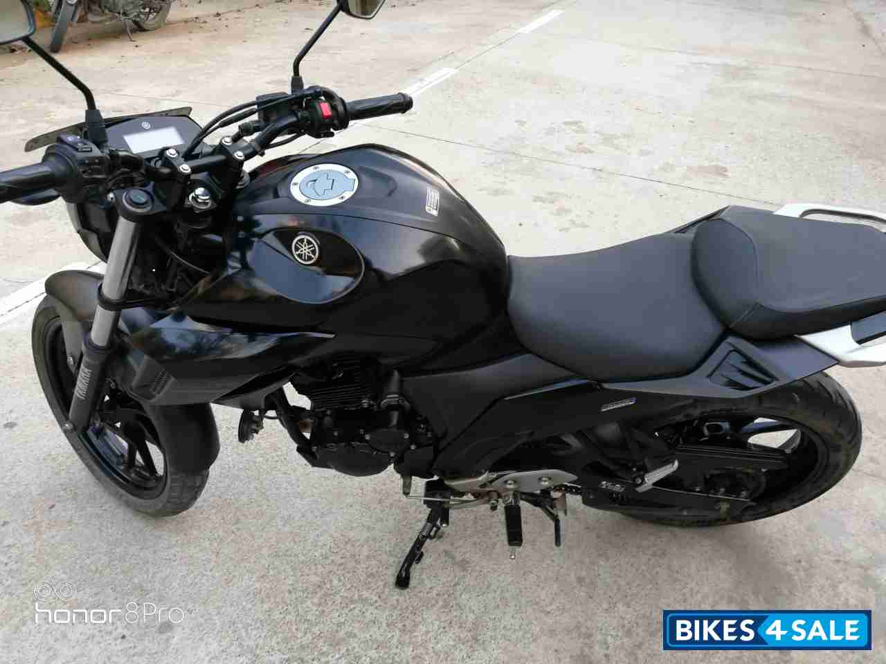 Black Yamaha FZ25