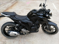 Black Yamaha FZ25
