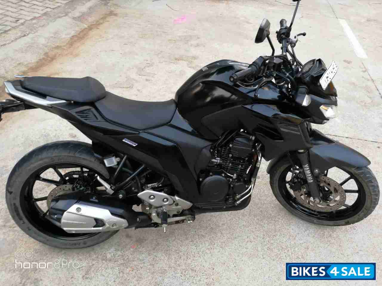 Black Yamaha FZ25